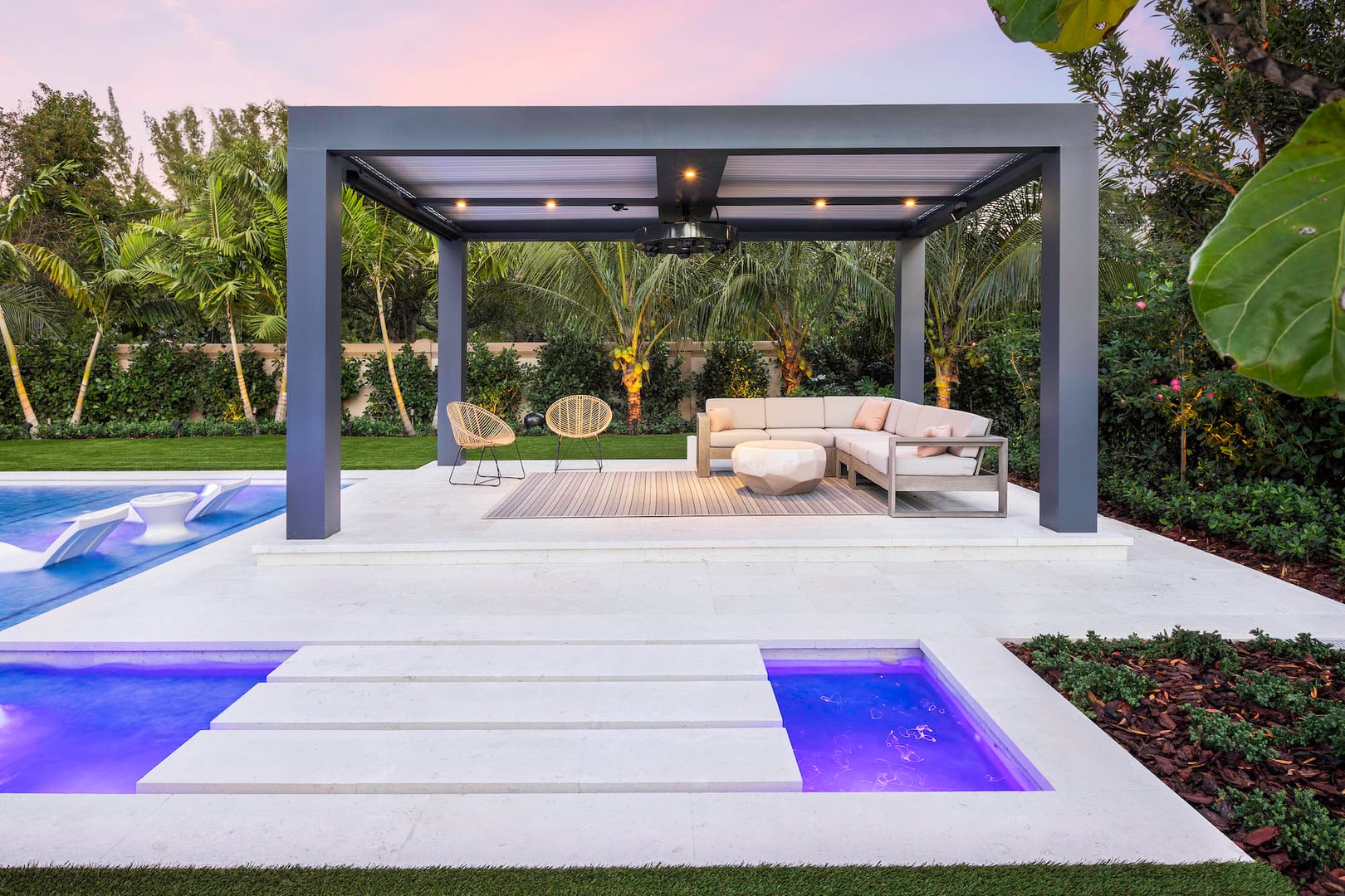 Commercial shade structure